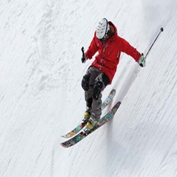 arag-seguro-asistencia-viajes-esquiadores